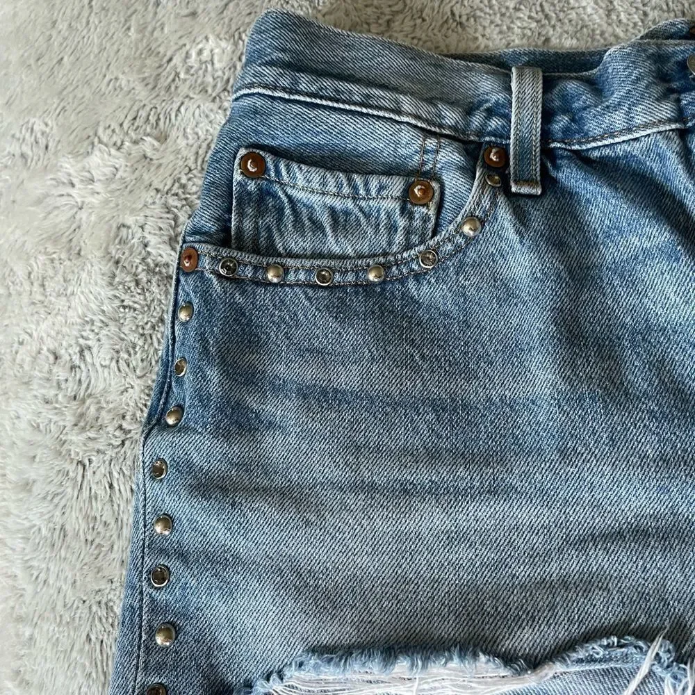 Levi’s 501 studded mini shorts size W28